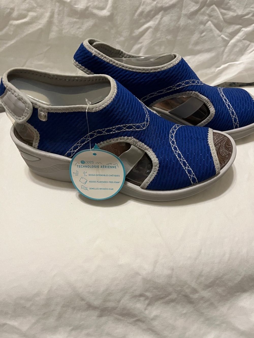 NWT Bzees Royal Blue Ladies Dream Sandal with Hook-and-Loop Heel Strap